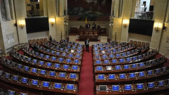 Congreso: ¿De quién era el puesto al que le cayó una roca?