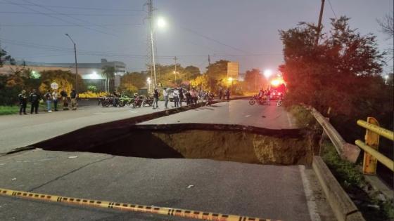 Colapso de puente deja tres muertos y cuatro heridos en Soledad