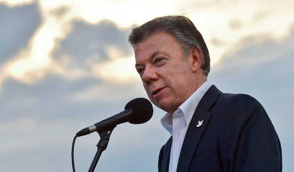 Polémica por viaje al extranjero de Juan Manuel Santos y ...