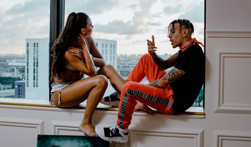 Rauw Alejandro Y Su Novia Actual : Rauw Alejandro, del sueño de ser futbolista a la música - Rauw alejandro estrenó reloj junto a anuel aa.