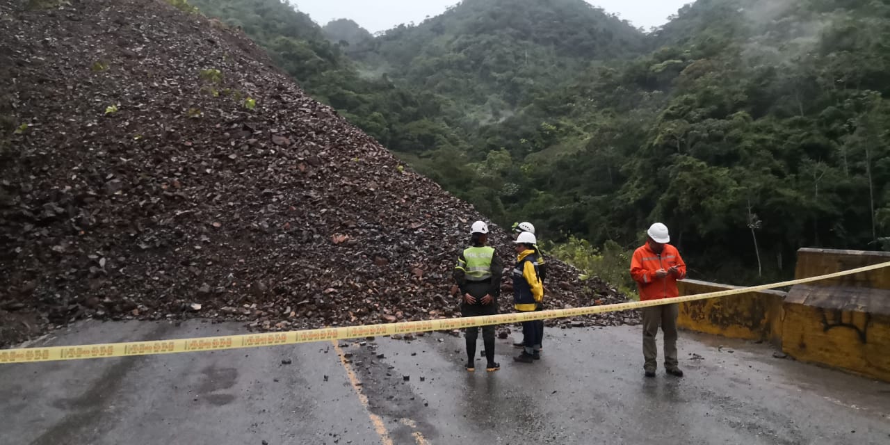 Por Derrumbe Cerrada Autopista Medellín Bogota Sitename 0872