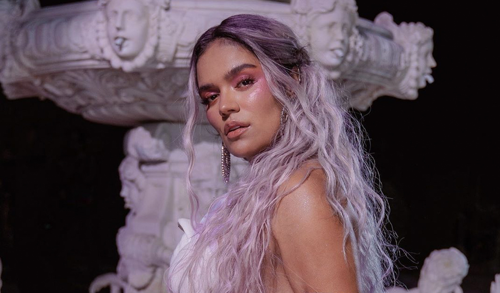 VIDEO | Karol G Mueve Sensualmente Su Cintura Junto A Un Amigo